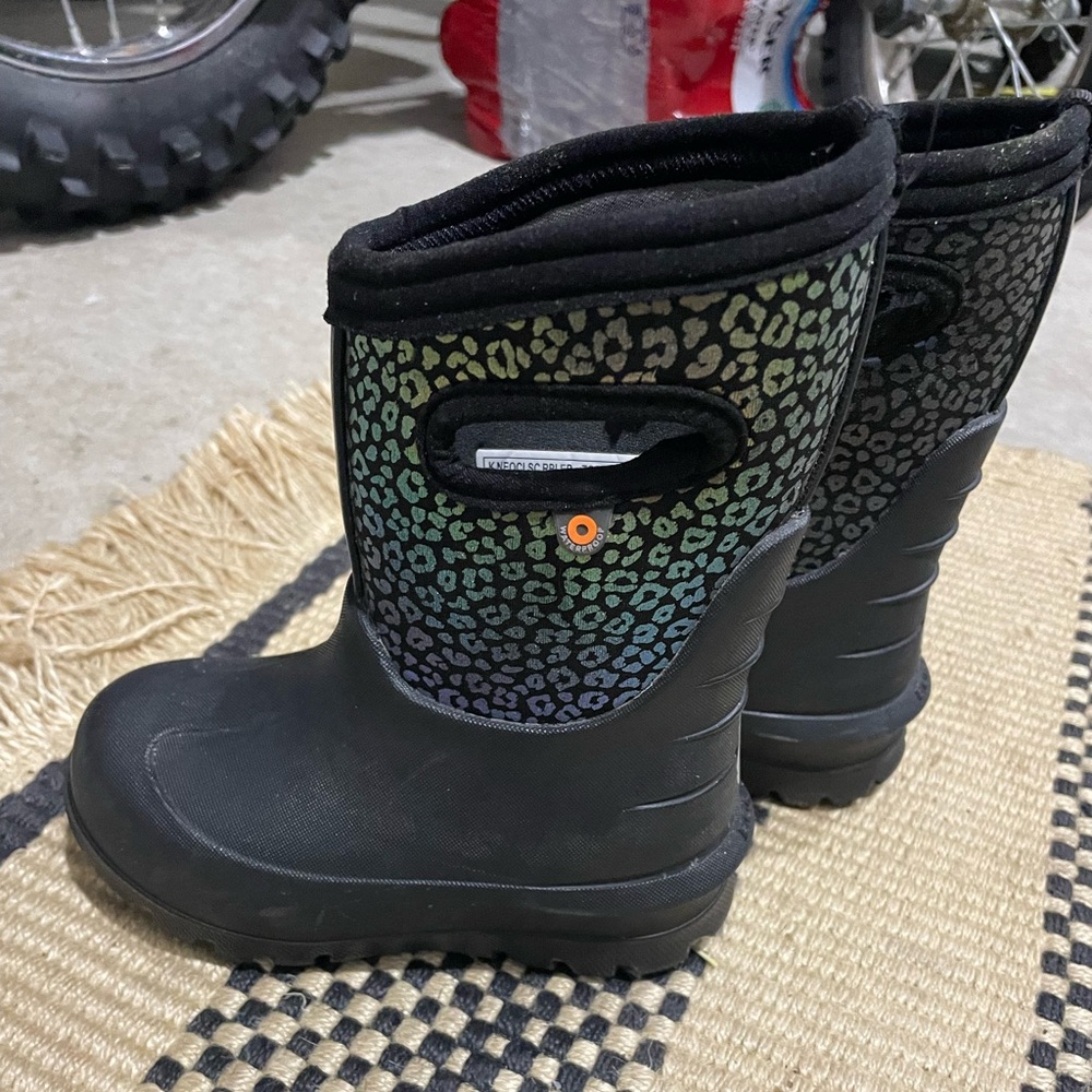 Kids Bogs winter size 8